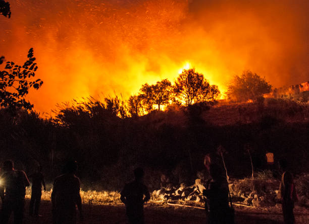 straż pożarna i straż pożarna - arson black bright burning zdjęcia i obrazy z banku zdjęć