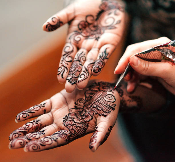 68,325 Henna Tattoo Stock Photos, Pictures & Royalty-Free Images - iStock | Henna  tattoo artist, Henna tattoo pattern, Henna tattoo woman