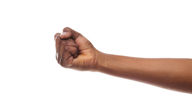 poing de femme noire d'isolement sur le fond blanc - human hand reaching black white photos et images de collection