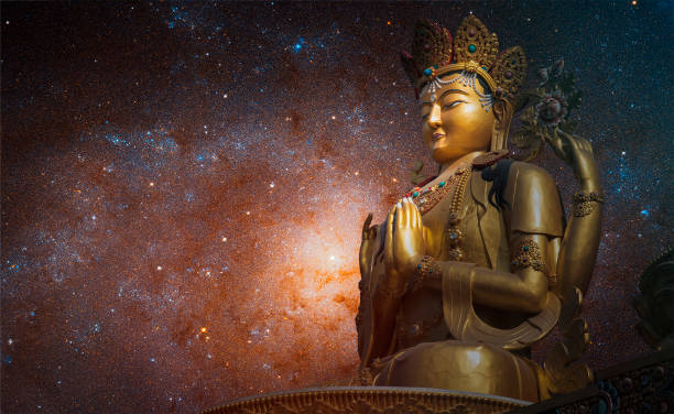 cielo estrellado sobre la estatua de chenrezig bodhisattvas. - swayambhunath fotografías e imágenes de stock