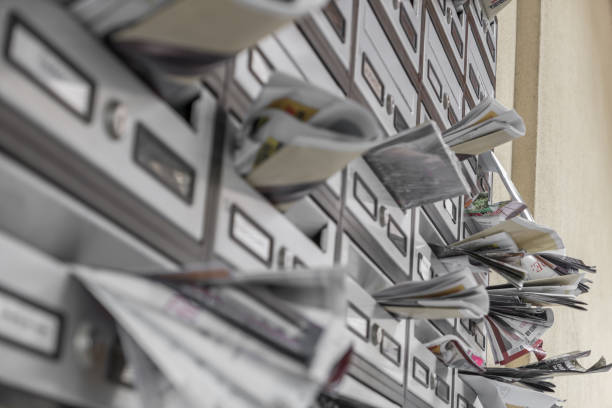scatole di posta in metallo moderne - mailbox mail letter old fashioned foto e immagini stock