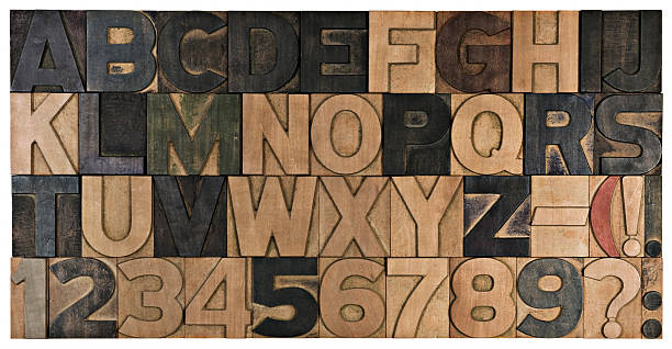 un service d'impression en bois alphabet. - letterpress typescript alphabet wood photos et images de collection