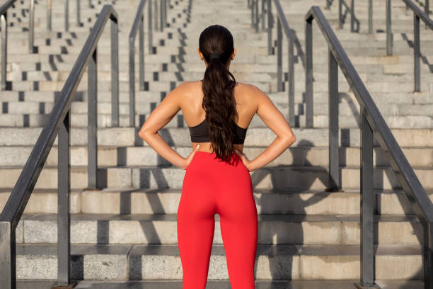 preparing for workout - ponytail hairstyle female back imagens e fotografias de stock