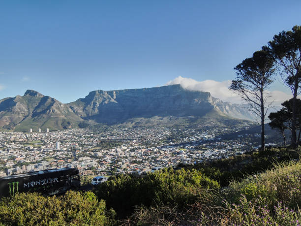 панорамный вид на кейптаун с холма сигнал в - south africa cape town panoramic the garden route стоковые фото и изображения