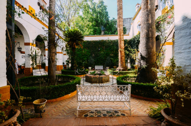 palace de las duenas in seville, spain - ancient arabic style arch architecture imagens e fotografias de stock