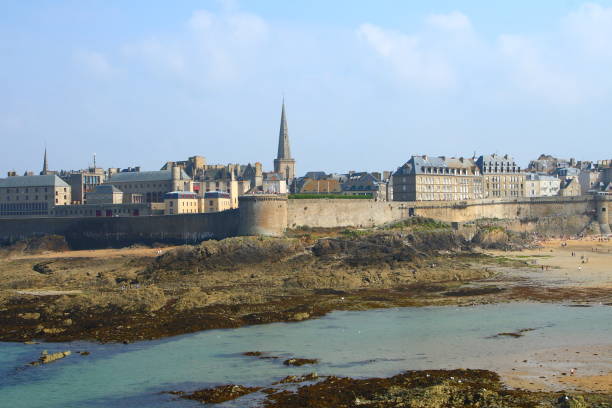 istock Saint Malo medieval town 1175468773