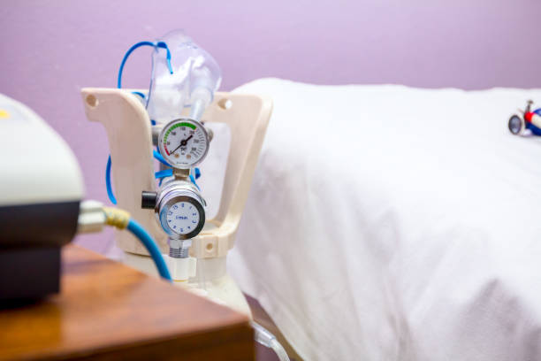 istock Oxygen bottle with regulator in hospital room 1175470385