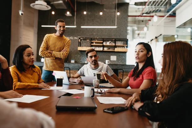 istock Latina expert in finances explaining market changes to colleagues 1175473207
