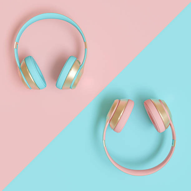 moderne cuffie audio in oro, rosa e blu su sfondo bicolore piatto. - italian music audio foto e immagini stock