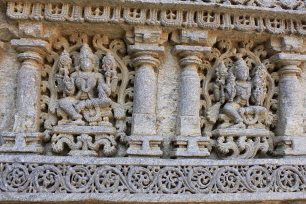 close up of detailed stone carving of deities, goddess on the shrine wall at chennakesava temple, hoysala architecture, somanthpur, karnataka, india. - somnathpur imagens e fotografias de stock