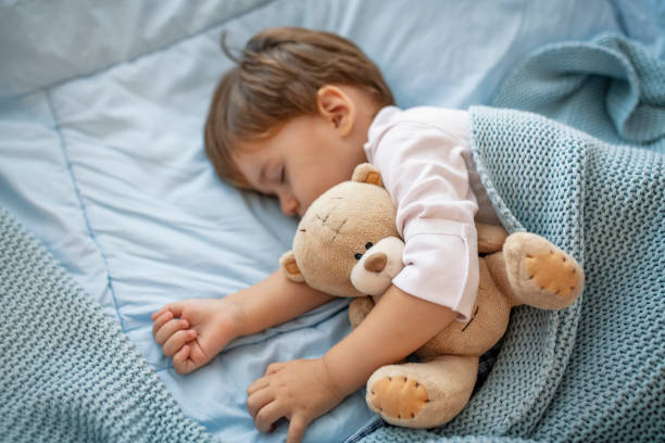 dormiglione - baby sleeping bedding teddy bear foto e immagini stock