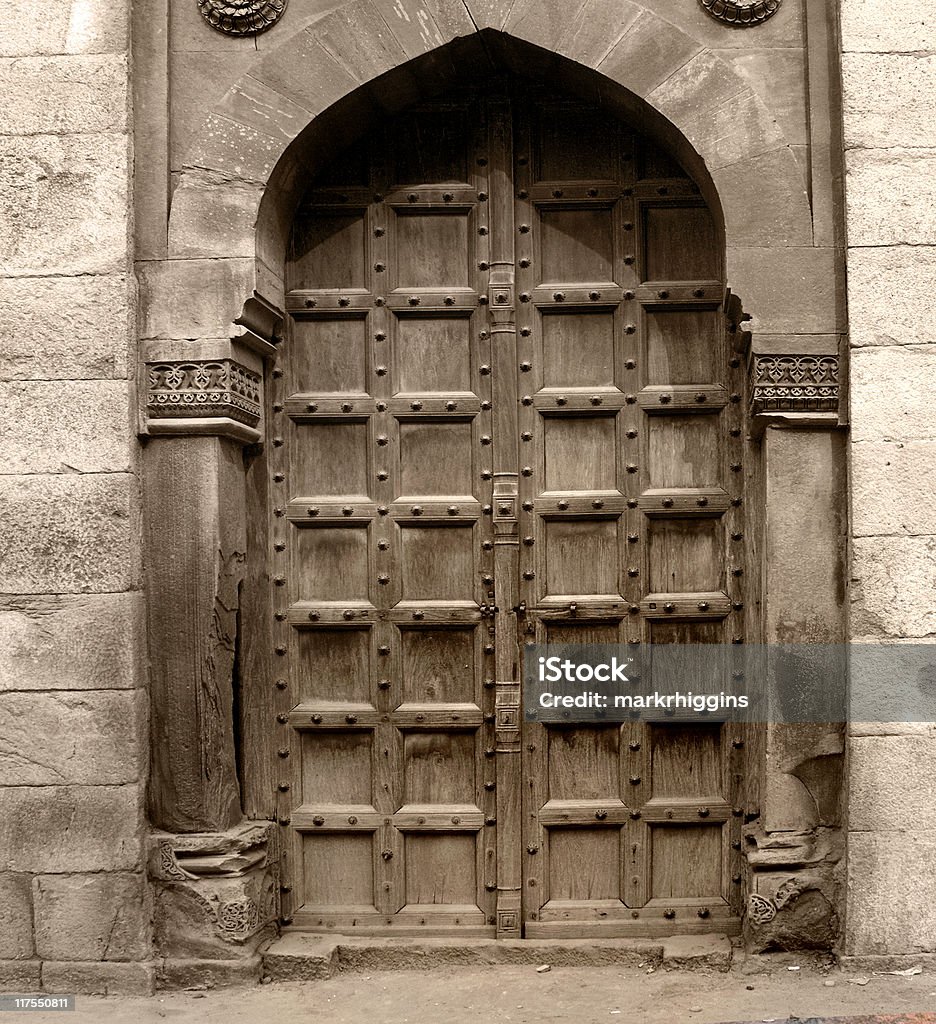 stare drzwi - Zbiór zdjęć royalty-free (Architektura)