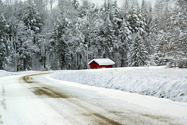 istock Little Red Barn in the Snow 117553825