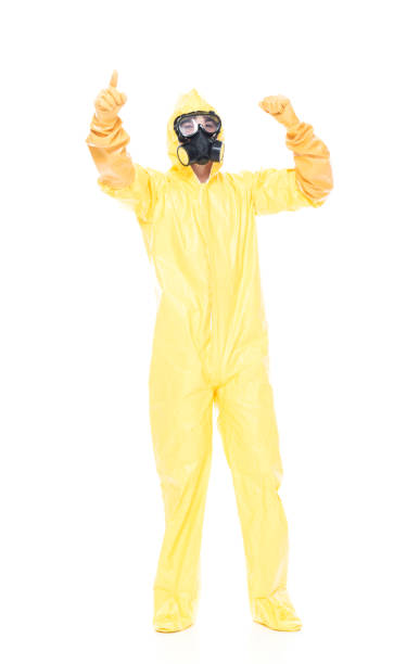 Full length / one person of 20-29 years old adult handsome people / slim caucasian male / young men in front of white background wearing protective workwear / gas mask / mask - disguise / radiation protection suit / protective suit and cheering / showing hand raised / radioactive contamination longitud completa / una persona de 20-29 años de edad adulto guapo personas / hombre caucásico delgado / hombres jóvenes delante de fondo blanco usando ropa de trabajo protectora / máscara de gas / máscara - disfraz / traje de protección contra la ra
