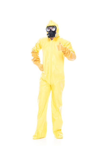 Full length / one person of 20-29 years old adult handsome people / slim caucasian male / young men in front of white background wearing protective workwear / gas mask / mask - disguise / radiation protection suit / protective suit who is cheerful / happy and showing thumbs up / ok sign / radioactive contamination longitud completa / una persona de 20-29 años de edad adulto guapo personas / hombre caucásico delgado / hombres jóvenes delante de fondo blanco usando ropa de trabajo protectora / máscara de gas / máscara - disfraz / traje de protección contra la ra