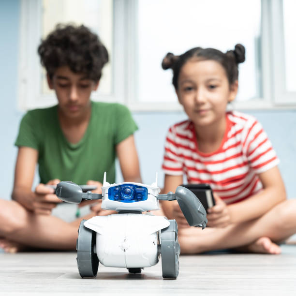 istock Brother And Sister Playing With Robotics 1175558713