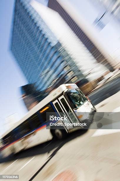 Przyspieszenie Autobus Z Niewyraźne Tło - zdjęcia stockowe i więcej obrazów Asfalt - Asfalt, Autobus, Autokar