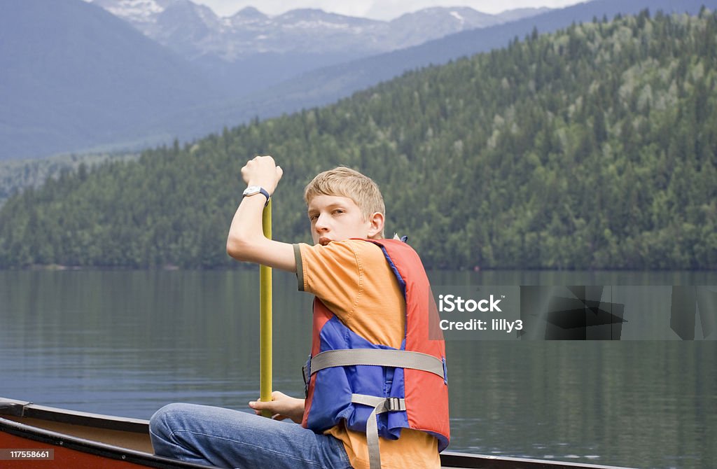 Garoto adolescente canoagem - Foto de stock de Colúmbia Britânica royalty-free