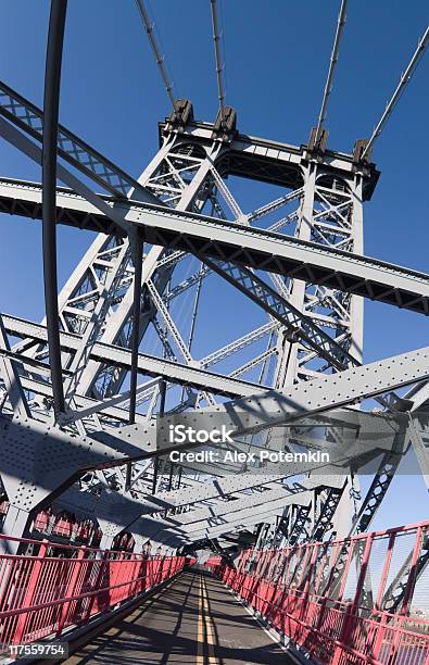 Photo libre de droit de Pont De Williamsburg Entre Manhattan Et Brooklyn À New York banque d'images et plus d'images libres de droit de Acier