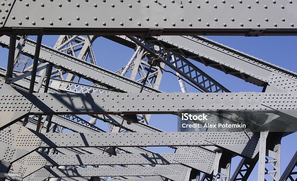 Industryal 구조: Williamsburg Bridge 사이의 맨해튼 또는 브루클린 - 로열티 프리 강철 스톡 사진