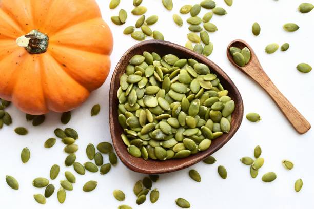 graines de citrouille - pumpkin seed food healthy eating photos et images de collection