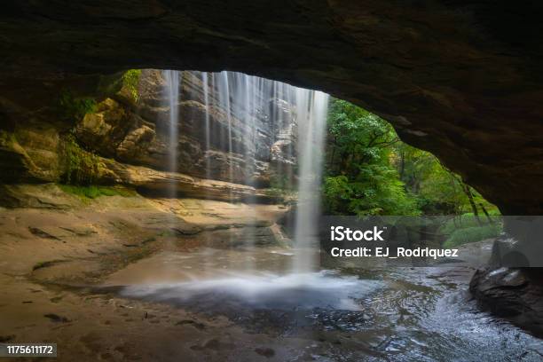 Lasalle Canyon Waterfall Stock Photo - Download Image Now - Illinois, Starved Rock State Park, Rock - Object