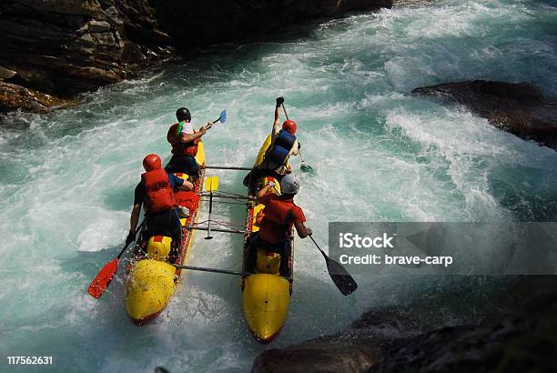 Photo libre de droit de Agressif Leau banque d'images et plus d'images libres de droit de Quatre personnes - Quatre personnes, Raft, Canyon