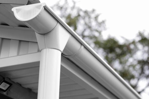 Drainage system of white painted metal. Close up Drainage system of white painted metal. Close up. gutter installation and repair stock pictures, royalty-free photos & images