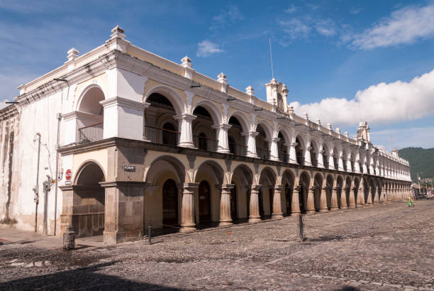 palazzo dei capitani generali 1.764. strade nella città di la antigua guatemala e architettura coloniale. - editorial central america guatemala antigua foto e immagini stock