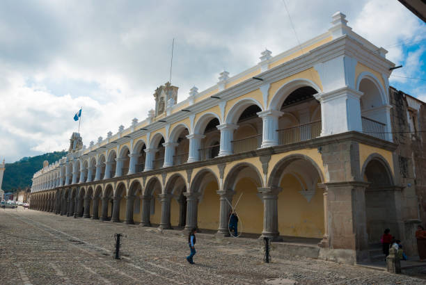 palazzo dei capitani generali 1.764. strade nella città di la antigua guatemala e architettura coloniale. - editorial central america guatemala antigua foto e immagini stock