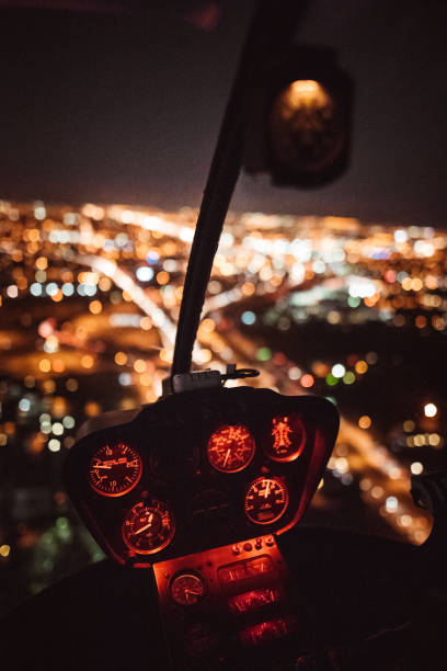 cabina do piloto do helicóptero na noite - helicopter cockpit airplane speedometer - fotografias e filmes do acervo