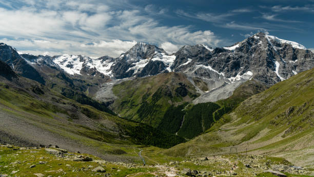 альпы ортлер близ сулдена (южный тироль, италия) - sulden стоковые фото и изображения