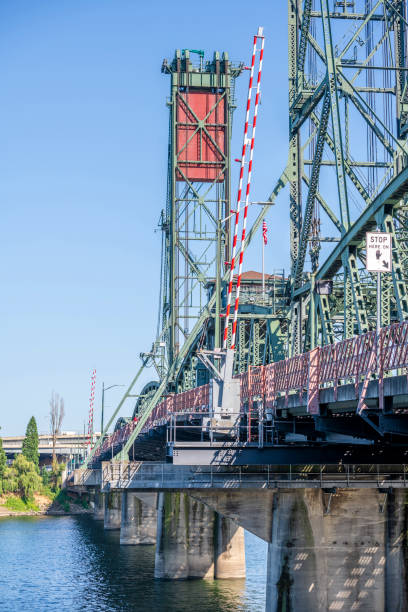 istock Lift Hawthorne Bridge across Willamette River in Portland 1175676246