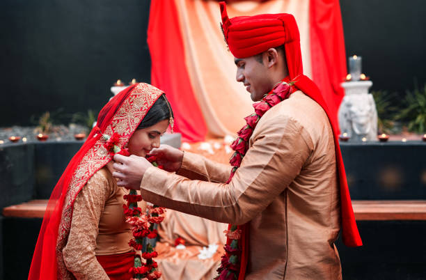 istock Their garlands represent a love that's true and passionate 1175680527