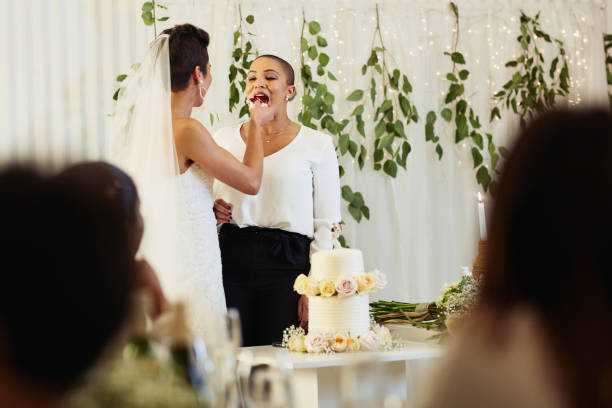 istock Now it's time to melt her heart with some cake 1175682782