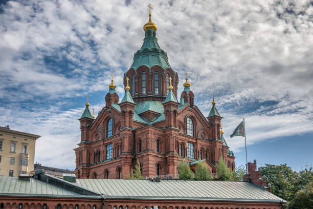 uspenskin orthodoxe kathedrale in helsinki, hauptstadt von finnland - cathedral russian orthodox clear sky tourism stock-fotos und bilder