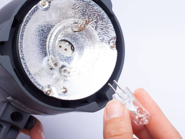 istock Hand master replaced the burnt out bulb in a pulse photo flash 1175698632