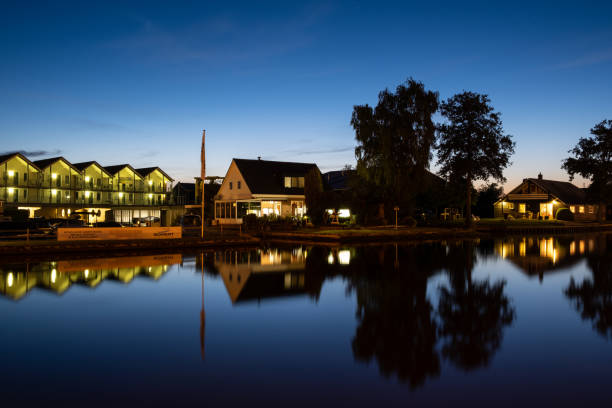 Giethoorn houses nightscape near water