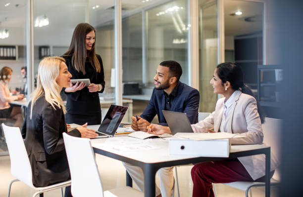 business people having a meeting - 5908 imagens e fotografias de stock