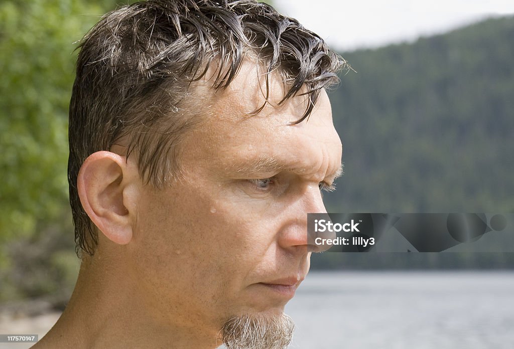 Wet Retrato de homem maduro - Foto de stock de Franzindo as sobrancelhas royalty-free