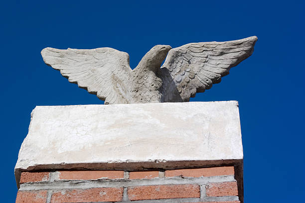 istock Sculpture eagle in Williamsburg, Brooklyn, New York, USA 117570469