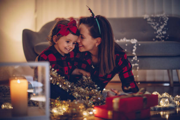 istock Mom and daughter on Christmas night 1175704948