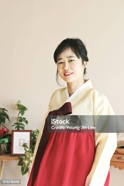 Korean Womans Lifestyle Stock Photo - Download Image Now - Hanbok, Tradition, Korean Culture