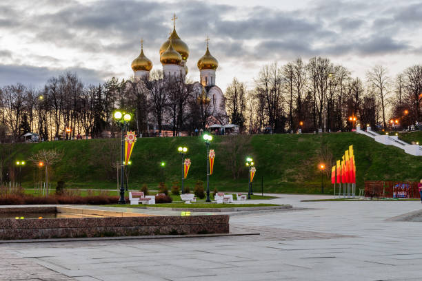 katedra uspenskiego i park strelka w jarosławiu - yaroslavl russia religion church zdjęcia i obrazy z banku zdjęć