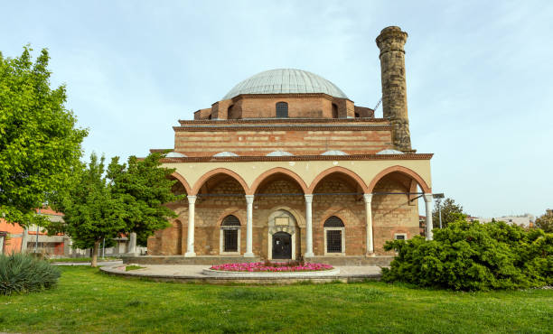 mezquita de osman shah (koursoum), diseñada por mimar sinan, siglo xvi d.c., trikala, grecia. - architect sinan fotografías e imágenes de stock