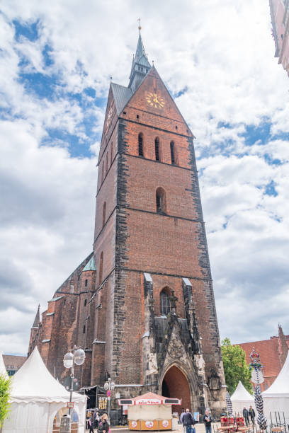 wieża marktkirche st. georgii et jacobi (angielski: kościół targowy św. - lower saxony zdjęcia i obrazy z banku zdjęć