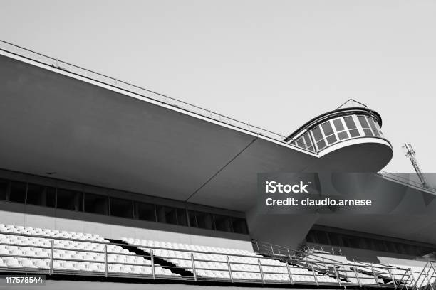 Photo libre de droit de Vide Vélodrome Gradin Noir Et Blanc banque d'images et plus d'images libres de droit de Fauteuil - Fauteuil, Image en noir et blanc, Dedans