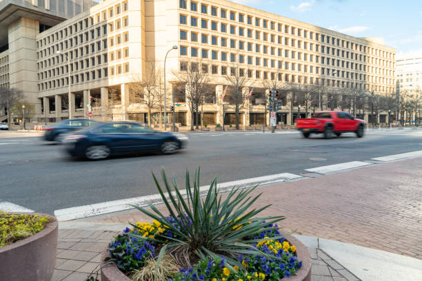 미국 워싱턴 dc의 fbi 빌딩(연방 수사본부) - fbi sign federal building moral dilemma 뉴스 사진 이미지