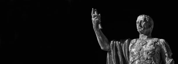 네르바 로마 황제 (복사 공간이있는 흑백) - julius caesar augustus caesar statue rome 뉴스 사진 이미지