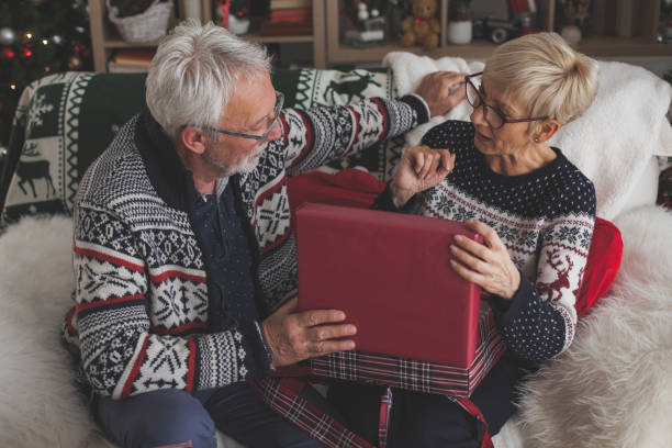 istock Married couple opening Christmas gift 1175802518